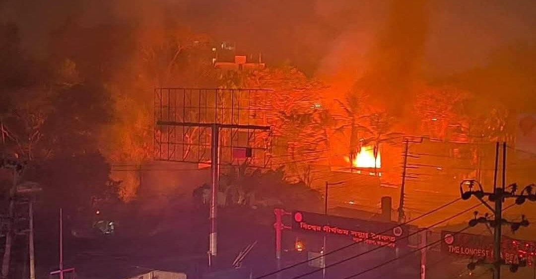 কক্সবাজারে গ্যাস পাম্পে বিস্ফোরণঃ গ্যাস ছড়িয়েছে এক কি.মি., দগ্ধ ১৫