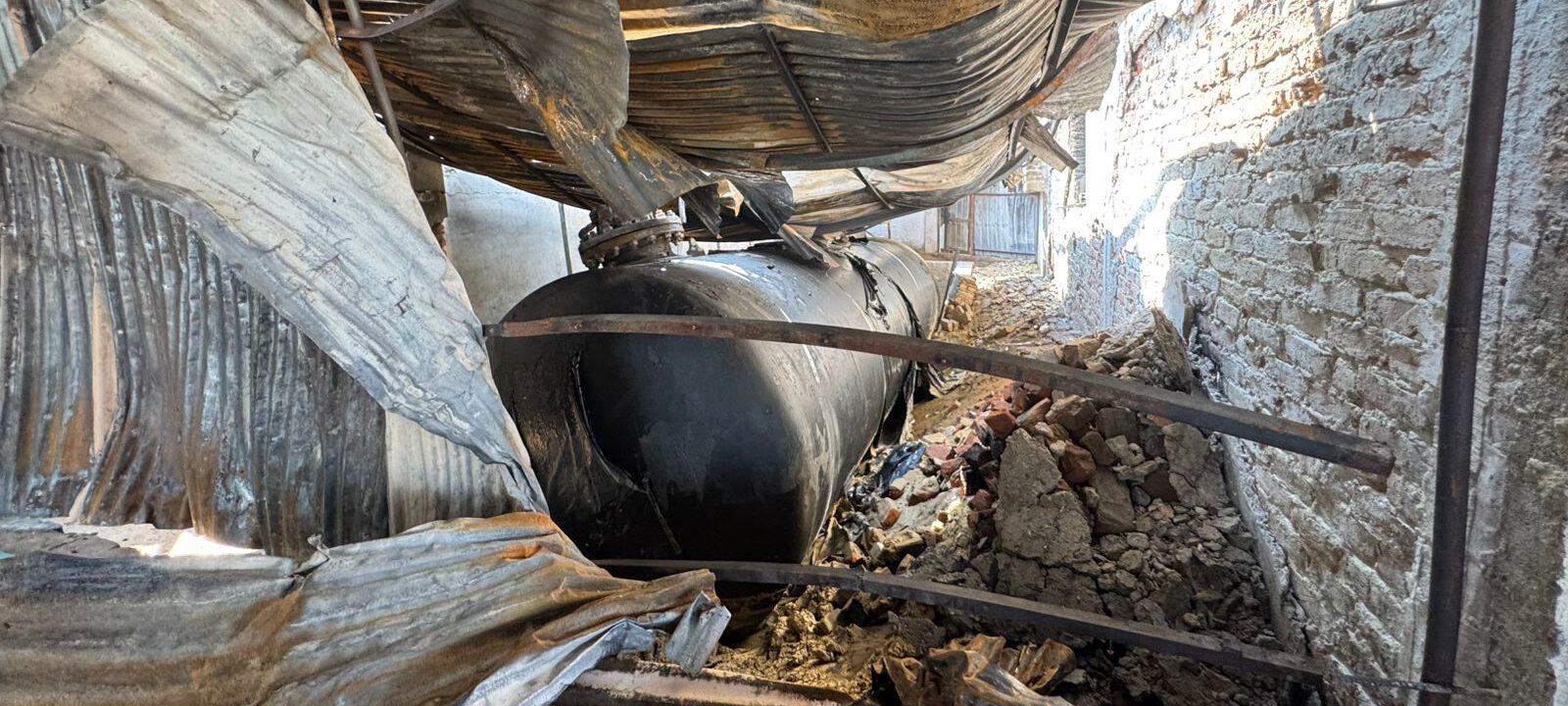 কক্সবাজারে গ্যাস পাম্প বিস্ফোরণ: লোড-আনলোড ত্রুটি প্রাথমিক কারণ, অনুমোদনহীন নির্মাণ; তদন্ত কমিটি গঠন